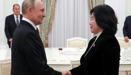 普京会见朝鲜外相：俄朝合作“按计划推进”