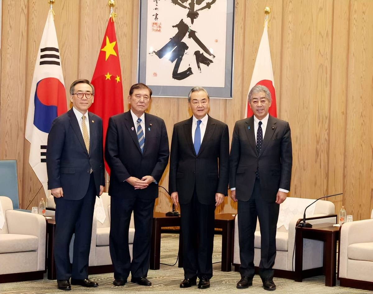 王毅当着石破茂的面谈抗战，苦口婆心谈历史与未来的关系