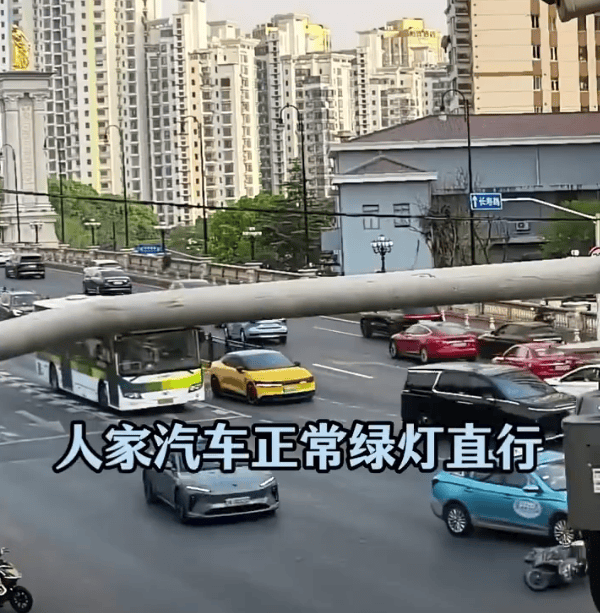 女子闯红灯撞车受伤被定全责！交警：“为什么汽车一定有责任呢？”