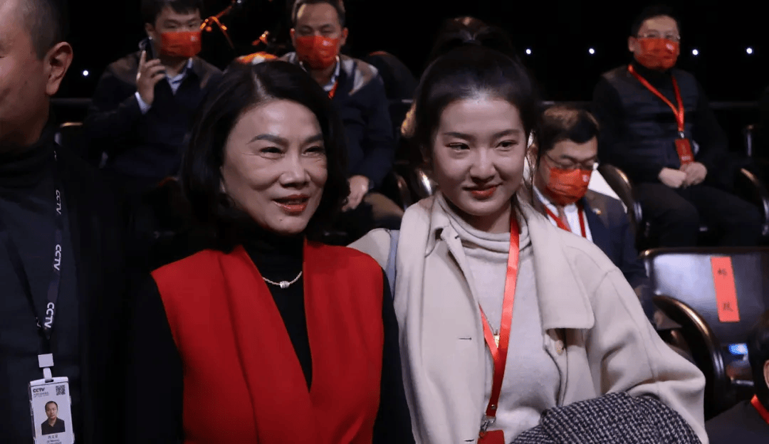 孟羽童透露明年将出国留学，否认与董明珠“互撕”