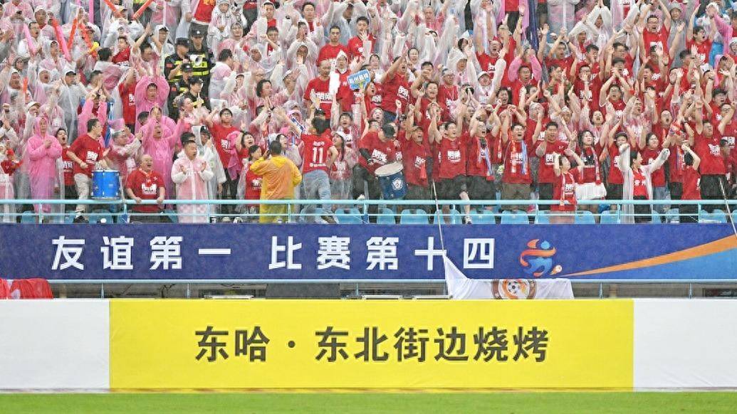 “苏超”最小牌赞助商，应邀成为常州市委书记、市长的“座上宾”