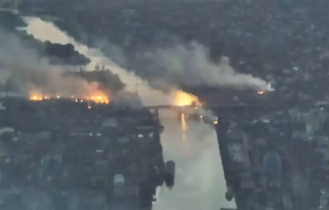 血拼一夜！俄军敢死队冲入赫尔松，远火大开杀戒，乌军机器人参战