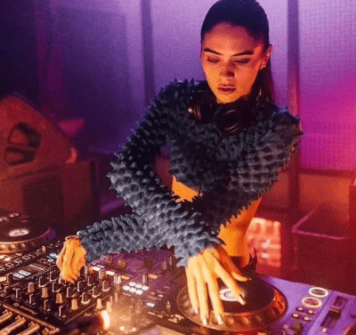 考古|小贝俩儿子恋上同一个女人,原来贝克汉姆家族关系破裂竟是因为她!