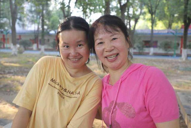 益阳一妈妈跳广场舞10年“唤醒”植物人女儿:医生说舞乐能刺激神经,我就照做了