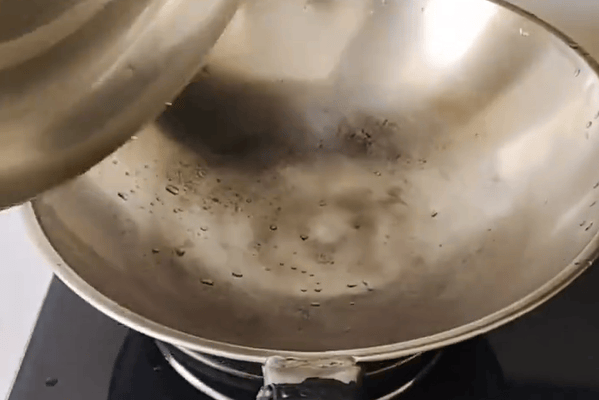 火爆全网的“传家锅”复产,预计售价60元左右,首批产品预计11月就可出厂